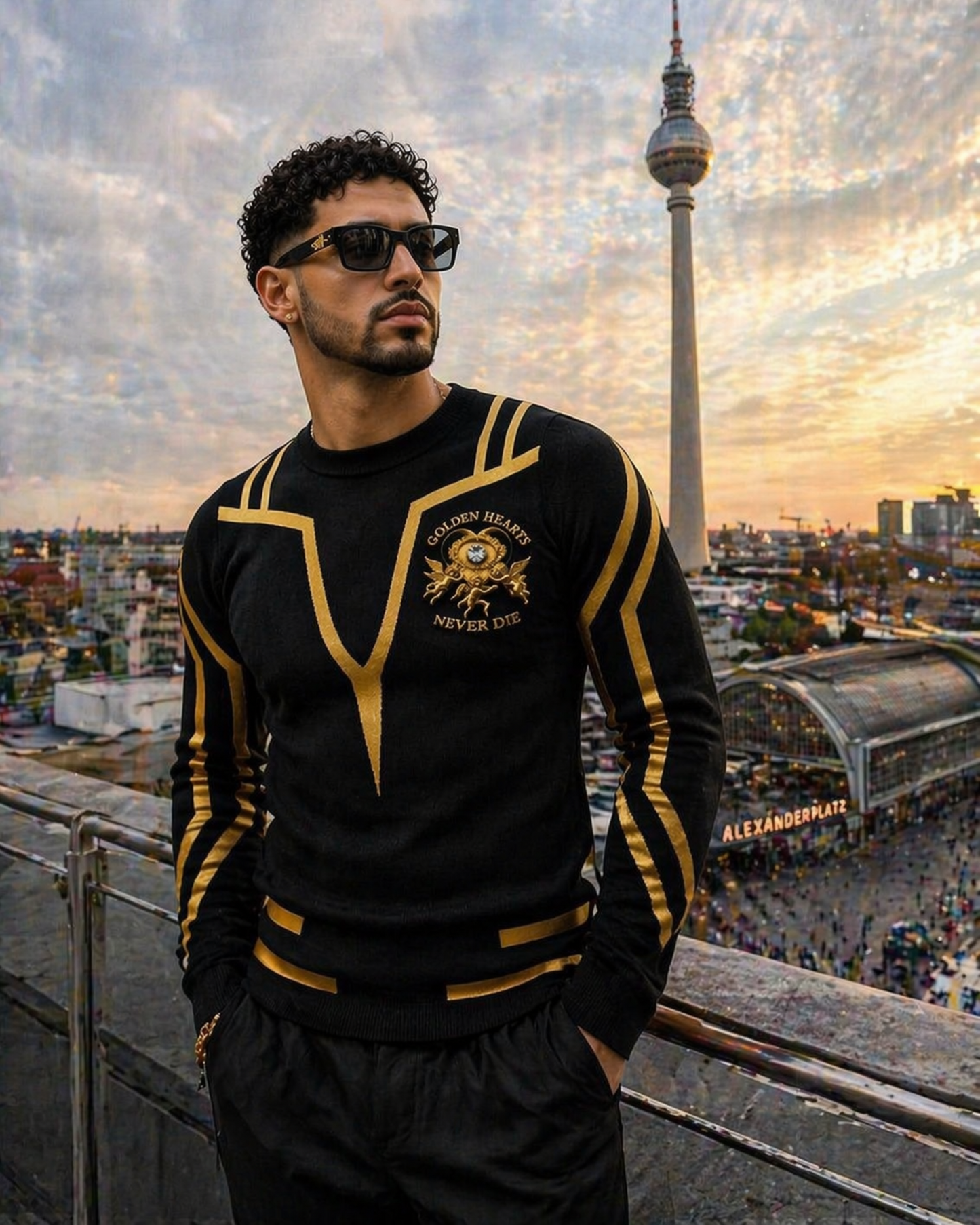 Sweatshirt - Golden Hearts Never Die